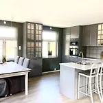 Large 4 Bedroom In With A Sunny Terrace Apartment *