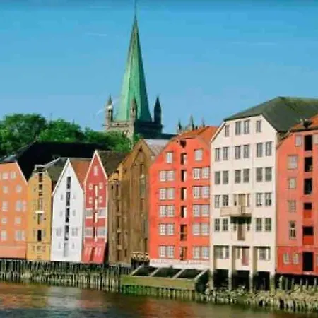 Large 4 Bedroom In With A Sunny Terrace Apartment *