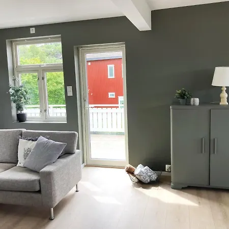 Large 4 Bedroom In With A Sunny Terrace