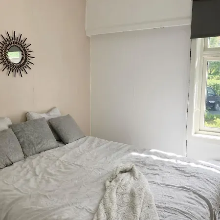 Large 4 Bedroom In With A Sunny Terrace *