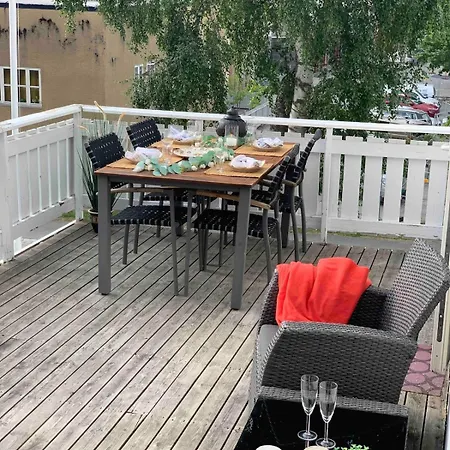 Large 4 Bedroom In With A Sunny Terrace *