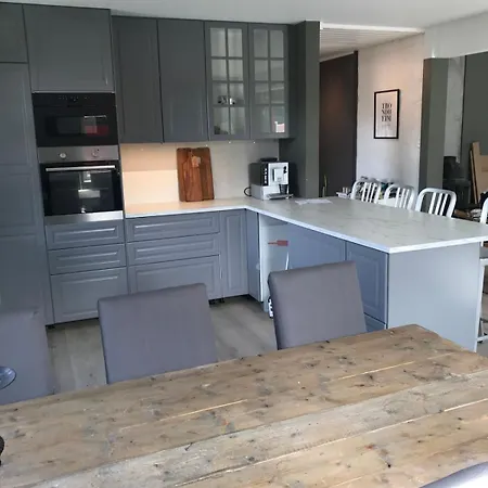 Large 4 Bedroom In With A Sunny Terrace *