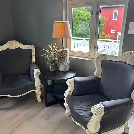 Apartment Large 4 Bedroom In With A Sunny Terrace *