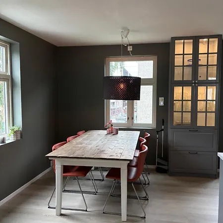 Large 4 Bedroom In With A Sunny Terrace *