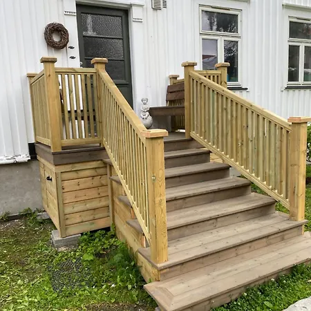 Large 4 Bedroom In With A Sunny Terrace *